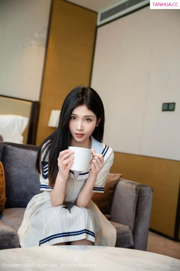   [XiuRen]高清写真图 2025.02.27 No.9942 刘婷婷 丝袜美腿第7张图片